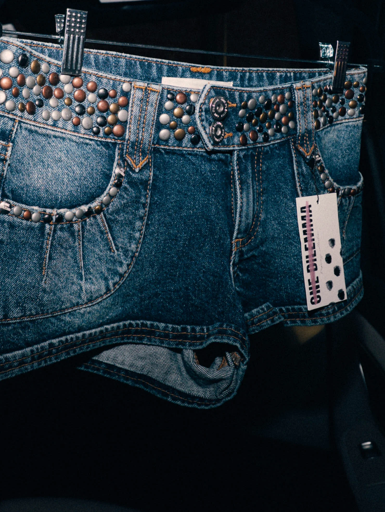 SHORT COLOR STUDS - Image 6